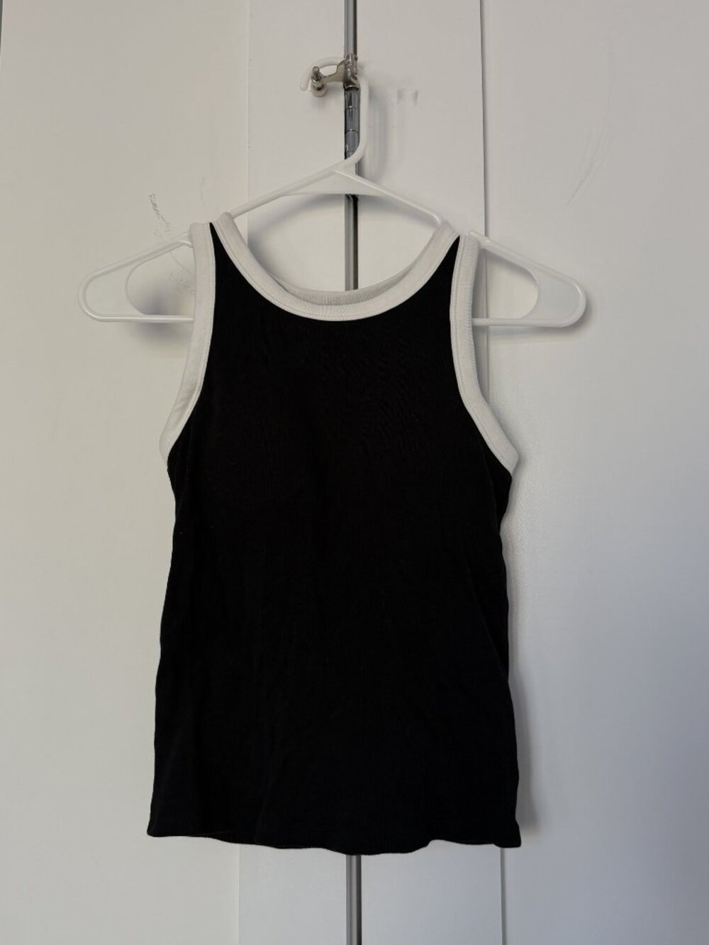 Uniqlo Ribbed Ringer Bra Top Tank Black White